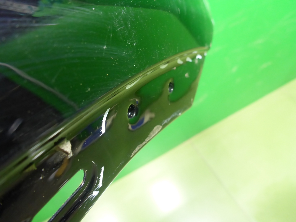 Крыло переднее правое