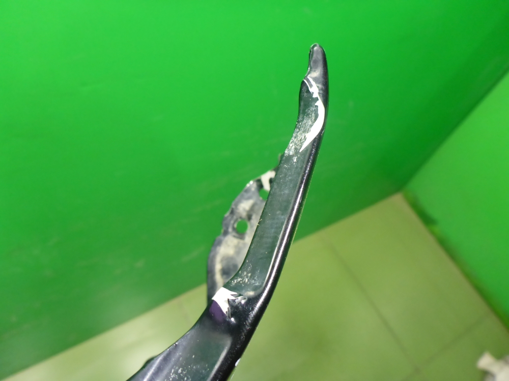 Крыло переднее правое