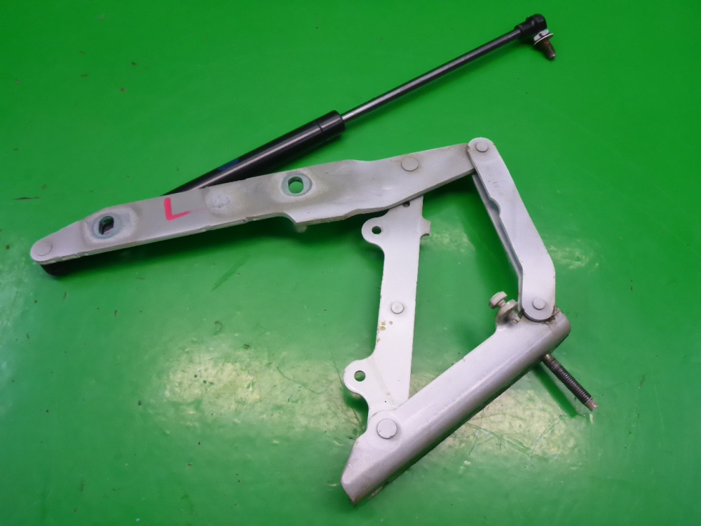 Петля капота левая