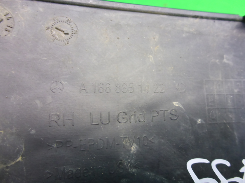 Заглушка бампера правая