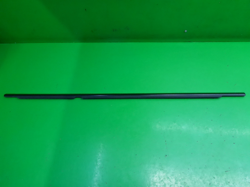 Накладка стекла заднего левого