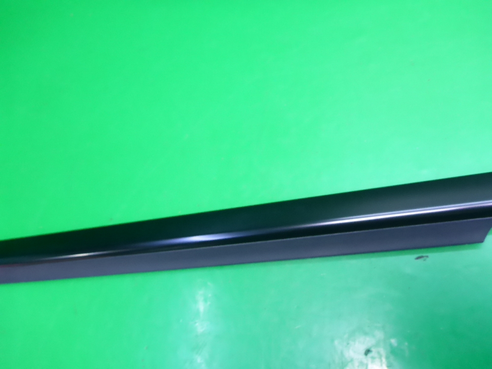 Накладка стекла заднего левого