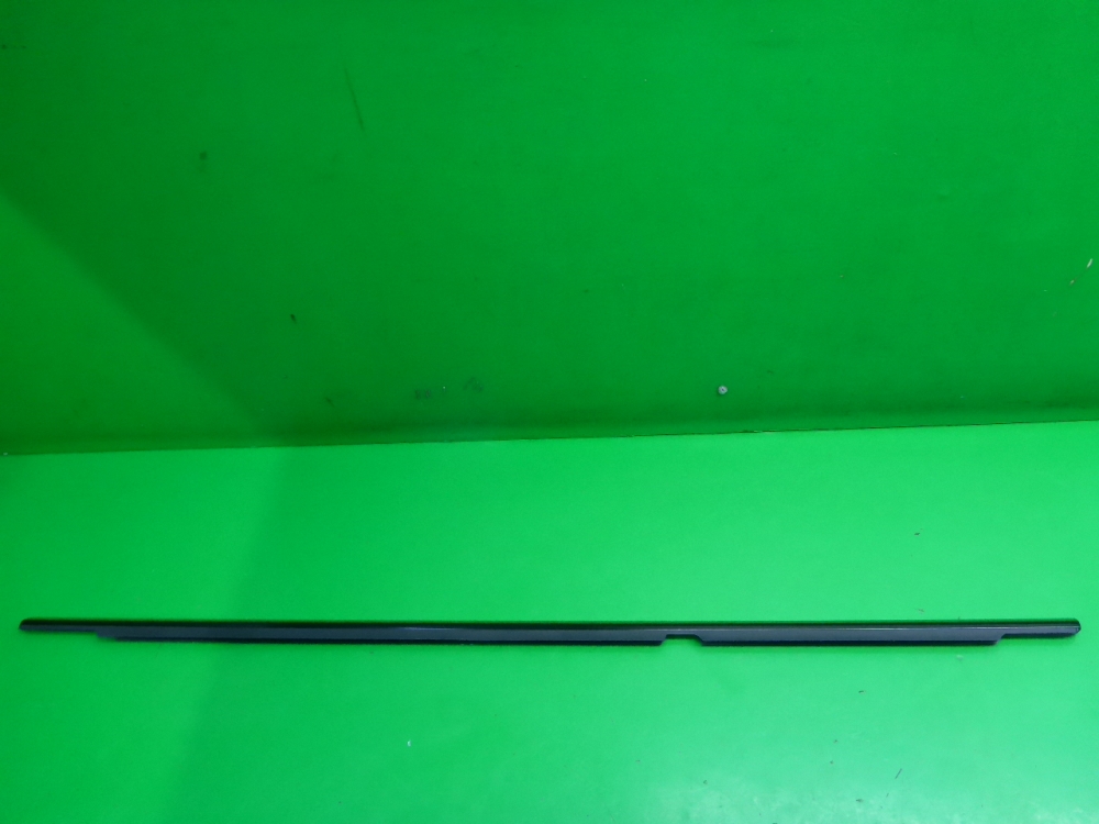 Накладка стекла заднего правого