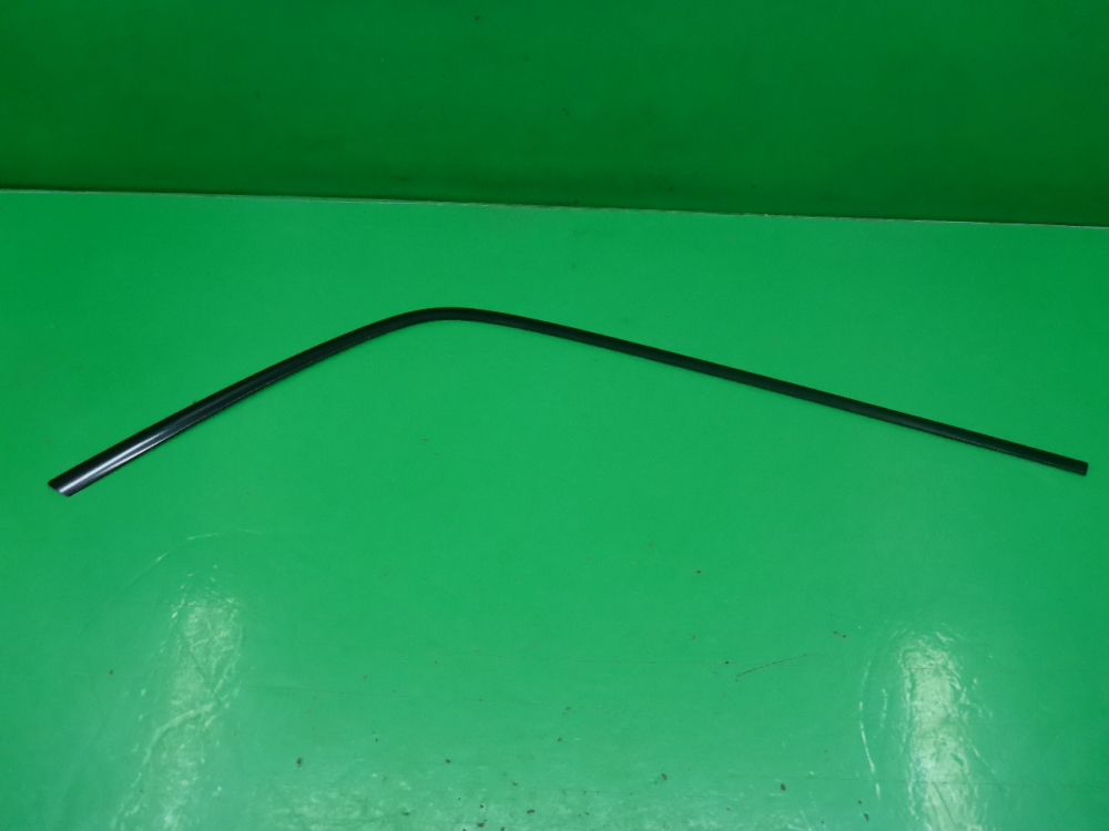 Накладка стекла заднего правого