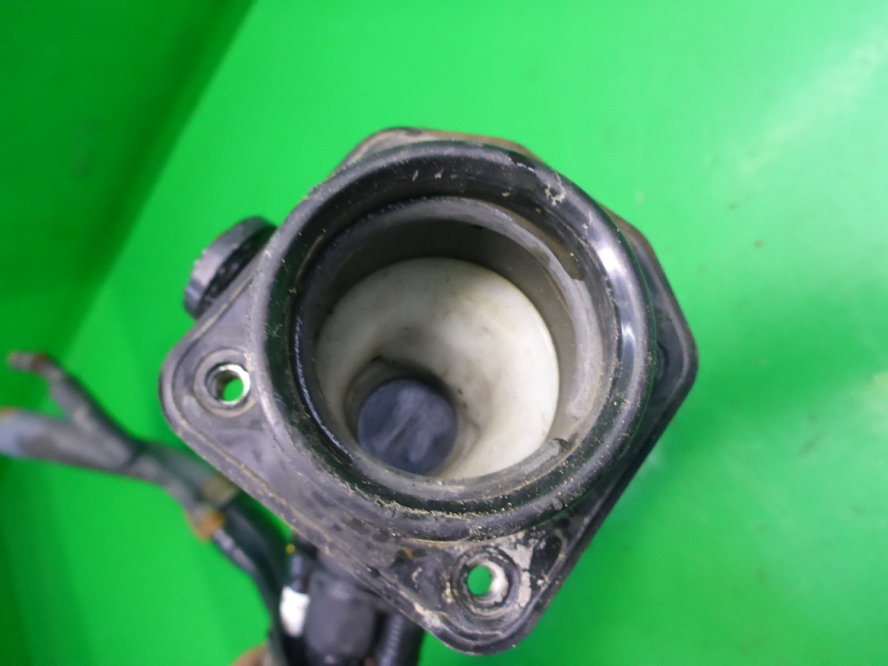 Горловина топливного бака