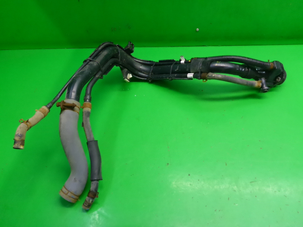 Горловина топливного бака