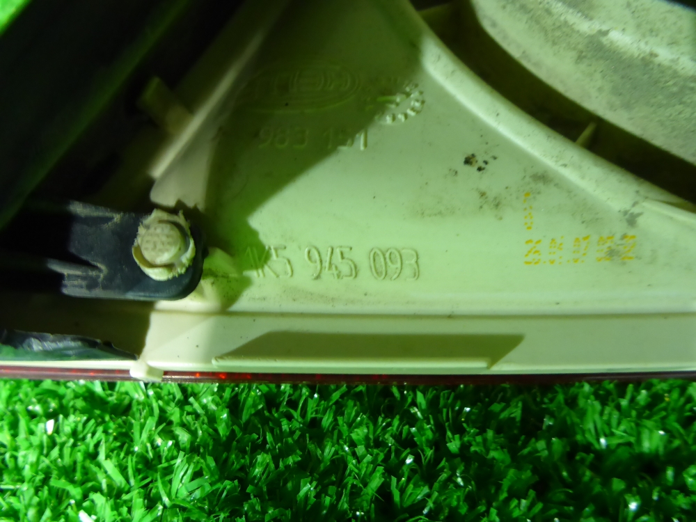 Фонарь задний внутренний левый