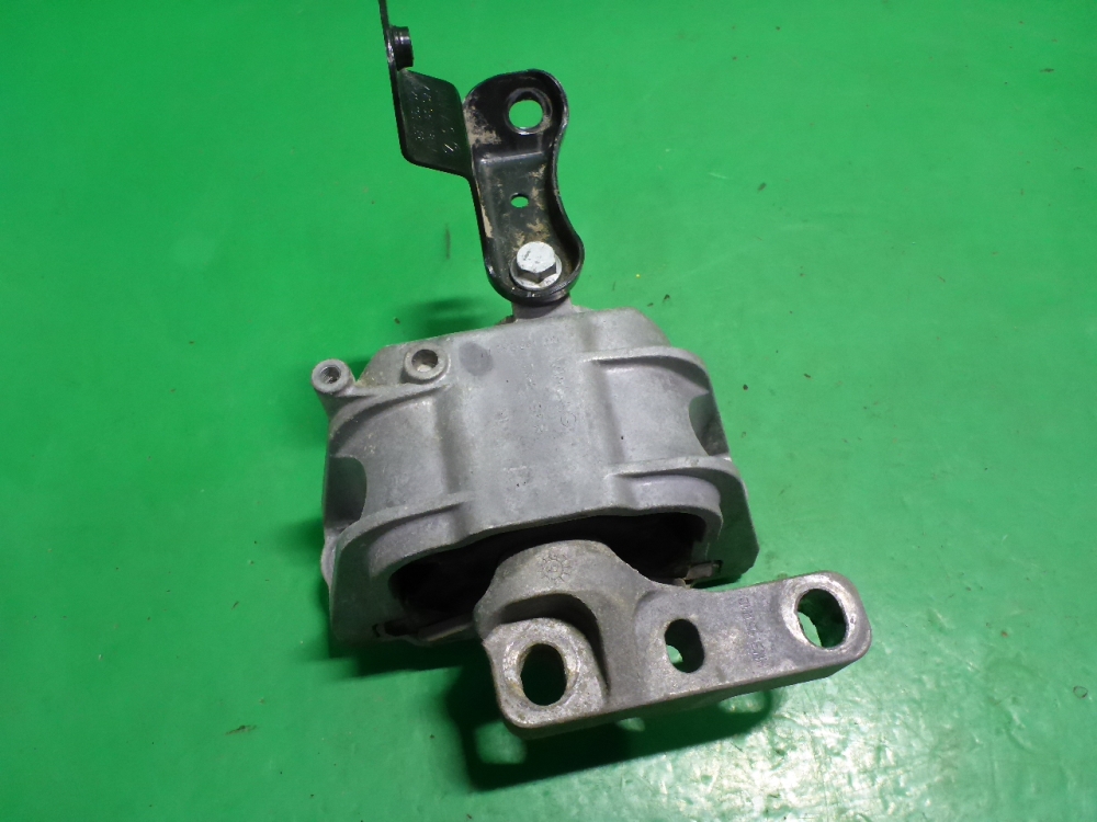 Опора двигателя правая