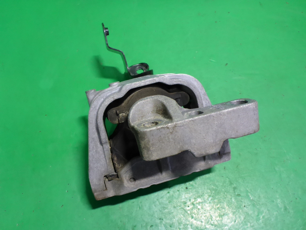 Опора двигателя правая