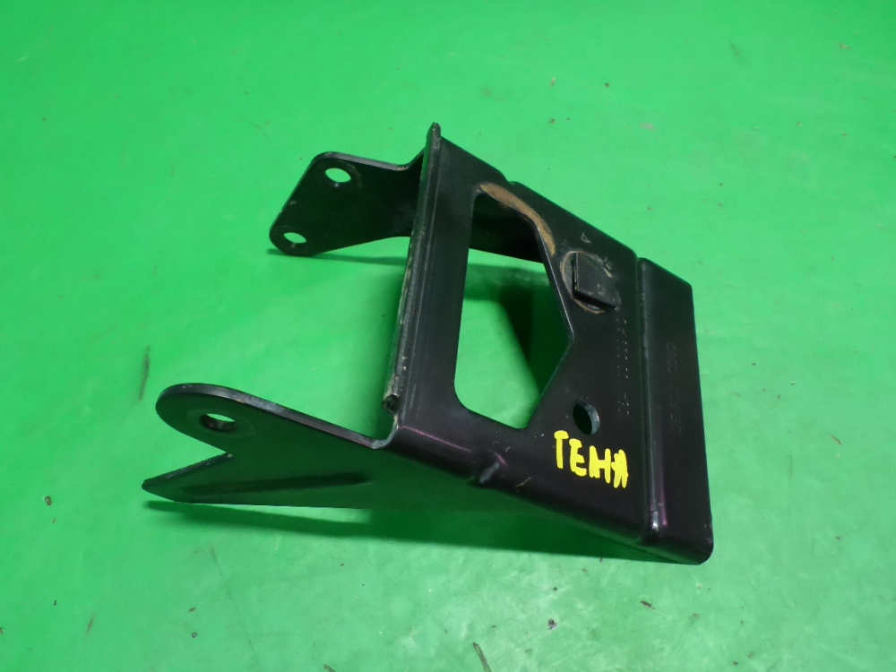 Кронштейн двигателя передний