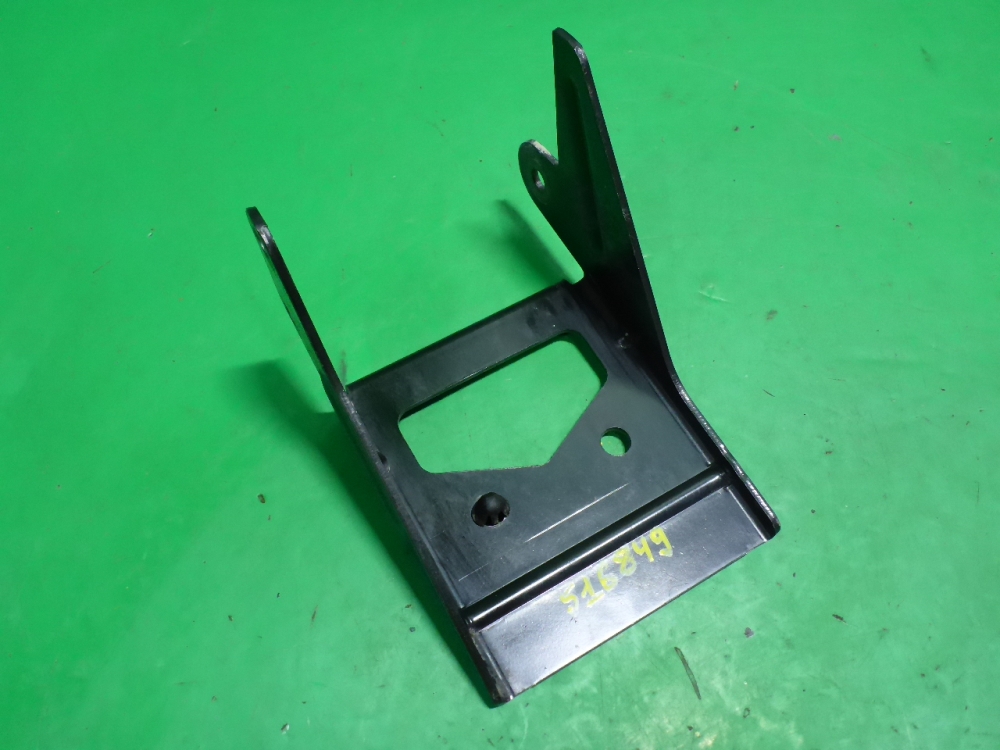 Кронштейн двигателя передний