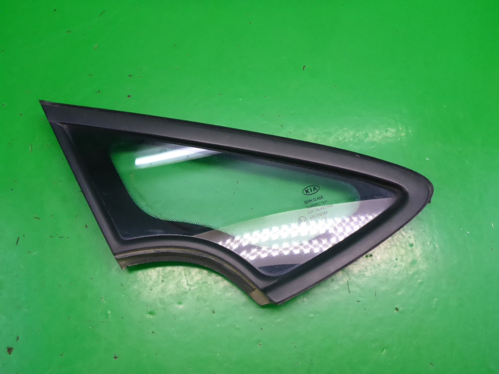 Стекло кузовное глухое правое