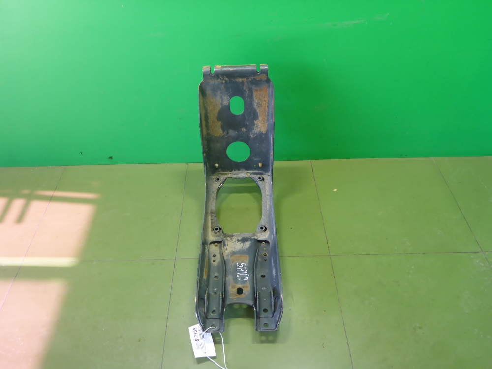 Кронштейн крепления топливного бака