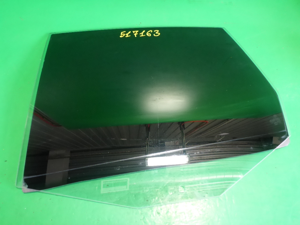 Стекло двери задней левой