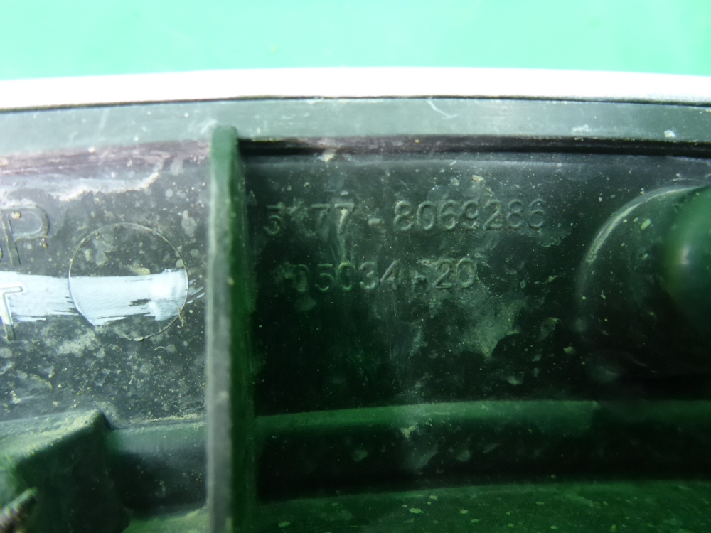 Накладка переднего крыла правого