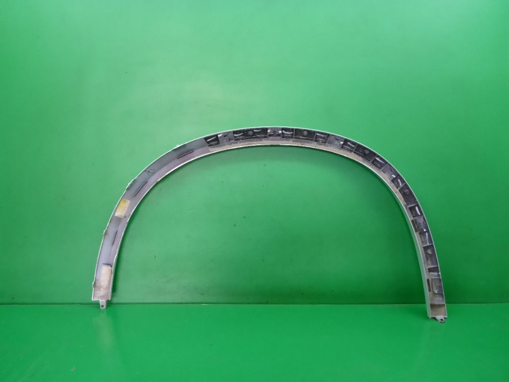 Накладка переднего крыла правого