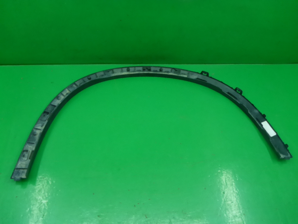 Накладка переднего крыла левого