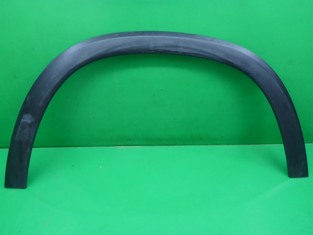 Накладка переднего крыла правого