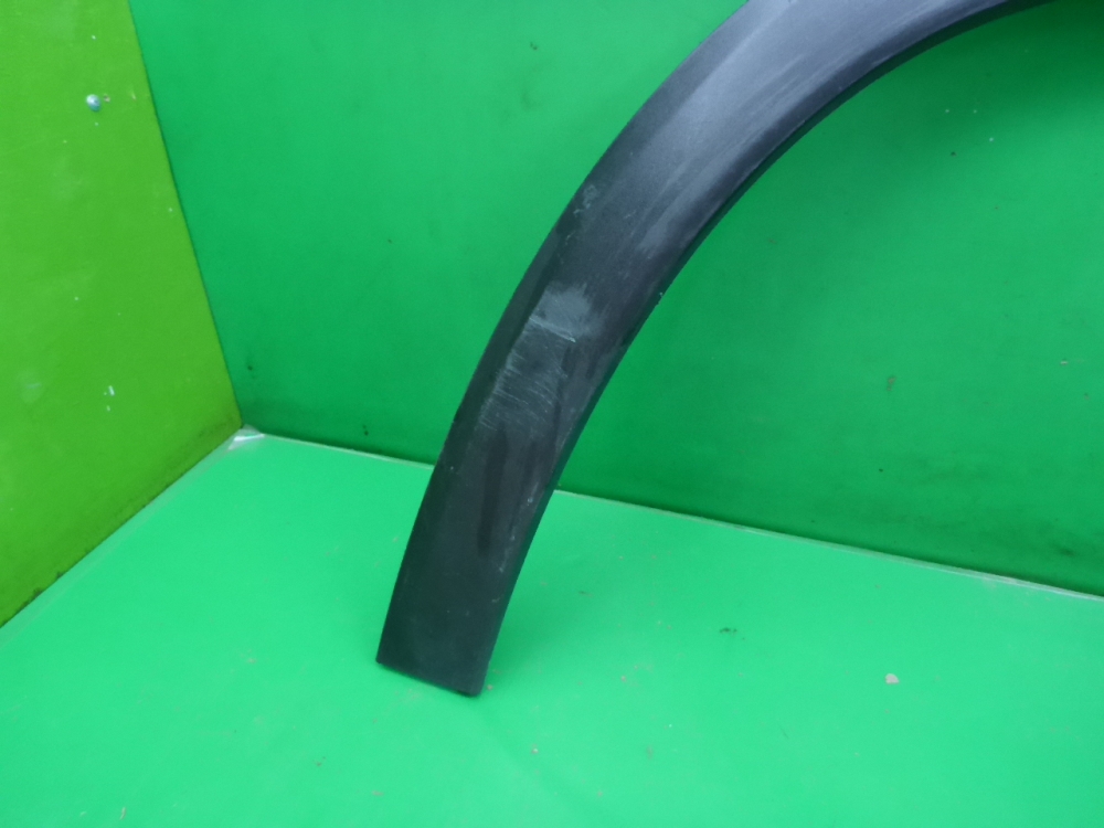 Накладка переднего крыла правого