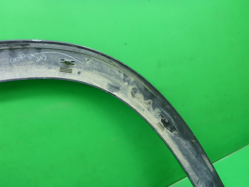 Накладка переднего крыла правого