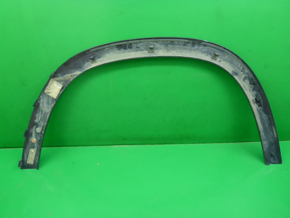 Накладка переднего крыла правого