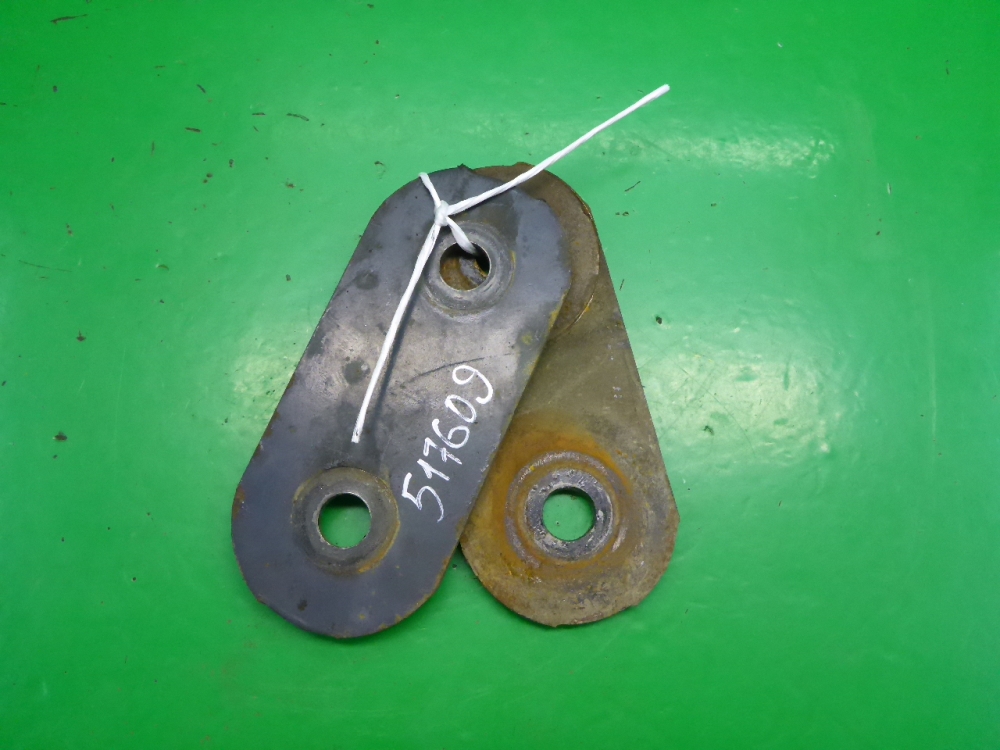 Серьга передней рессоры