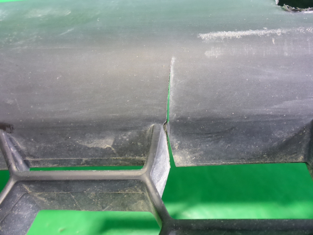 Решетка в бампер центральная