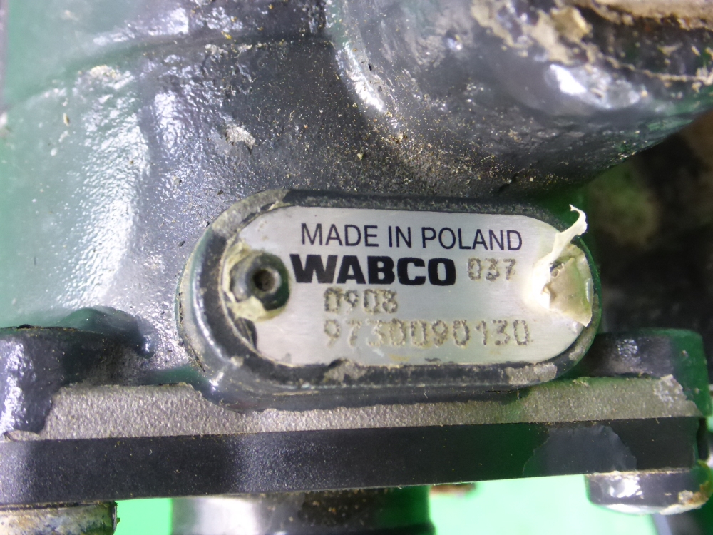 Кран управления тормозами прицепа