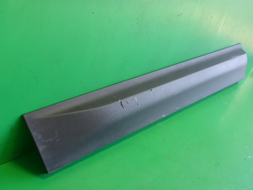 Накладка двери передней левой