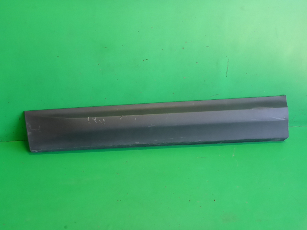 Накладка двери передней левой