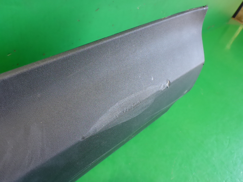 Накладка двери передней левой