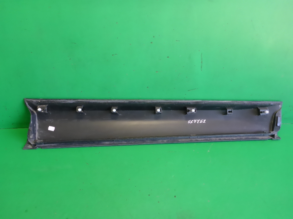 Накладка двери передней левой