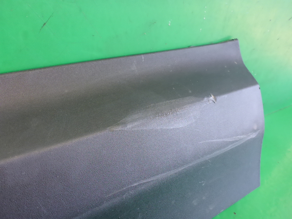 Накладка двери передней левой