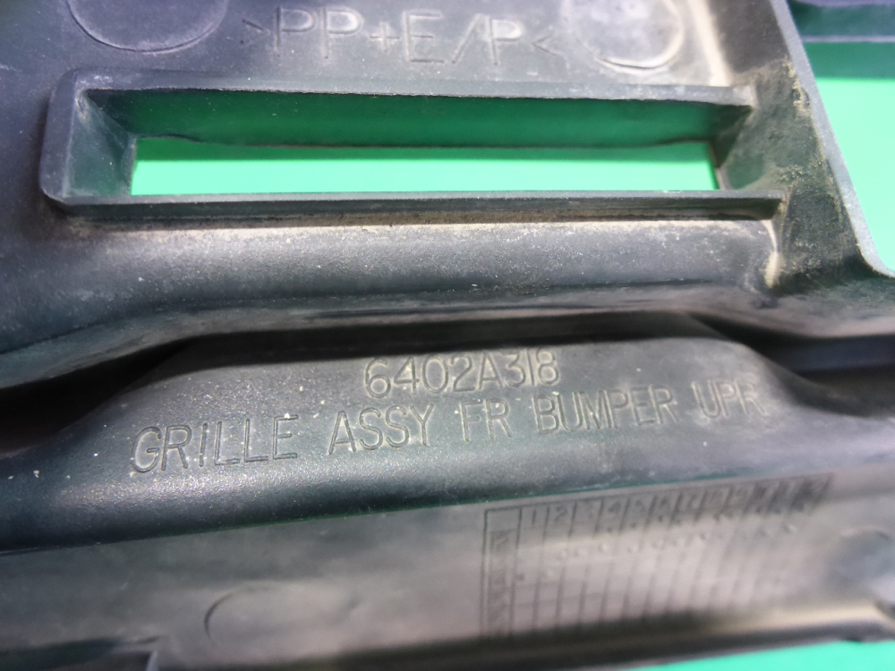 Решетка в бампер центральная