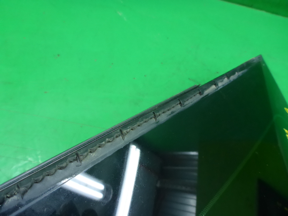 Стекло кузовное глухое левое