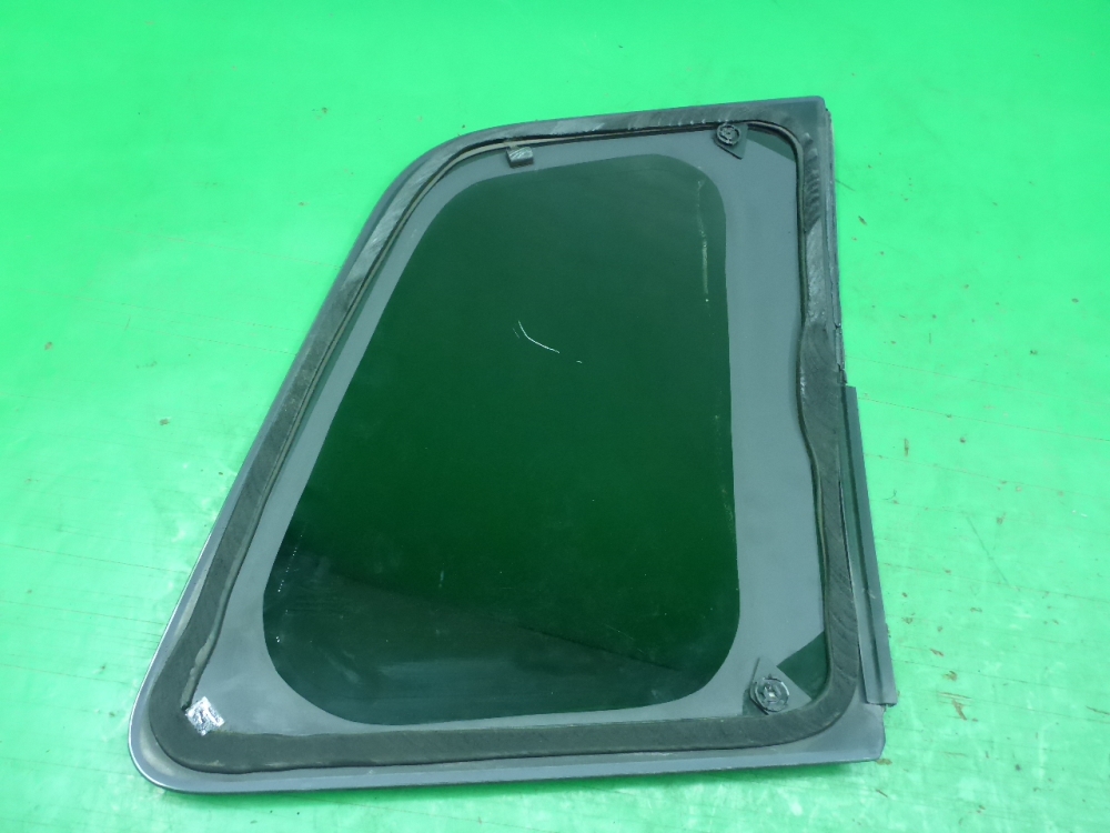 Стекло кузовное глухое левое