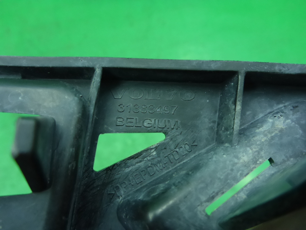 Кронштейн переднего бампера правый