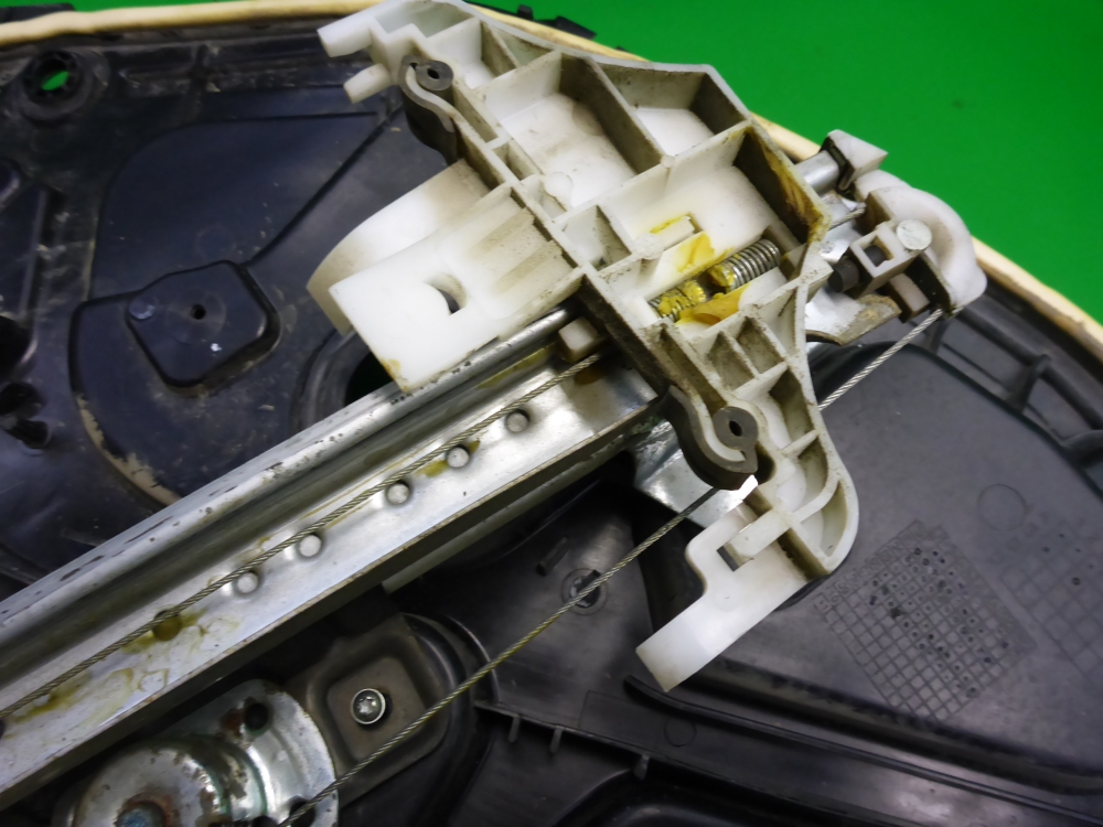 Стеклоподъемник механ. задний левый