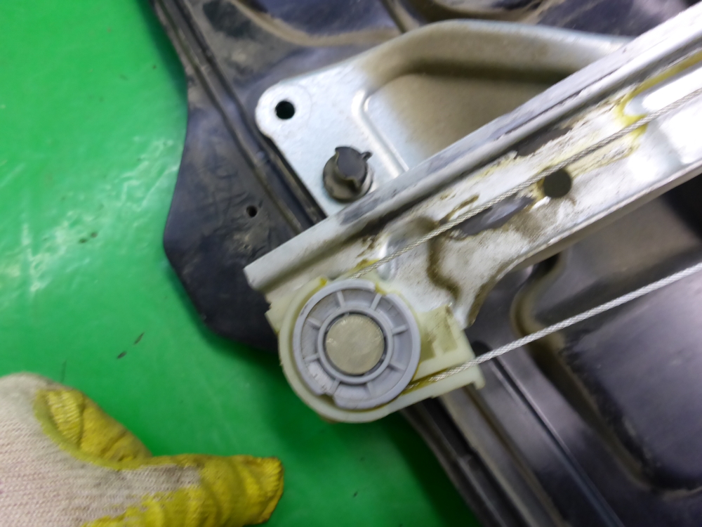 Стеклоподъемник механ. задний левый