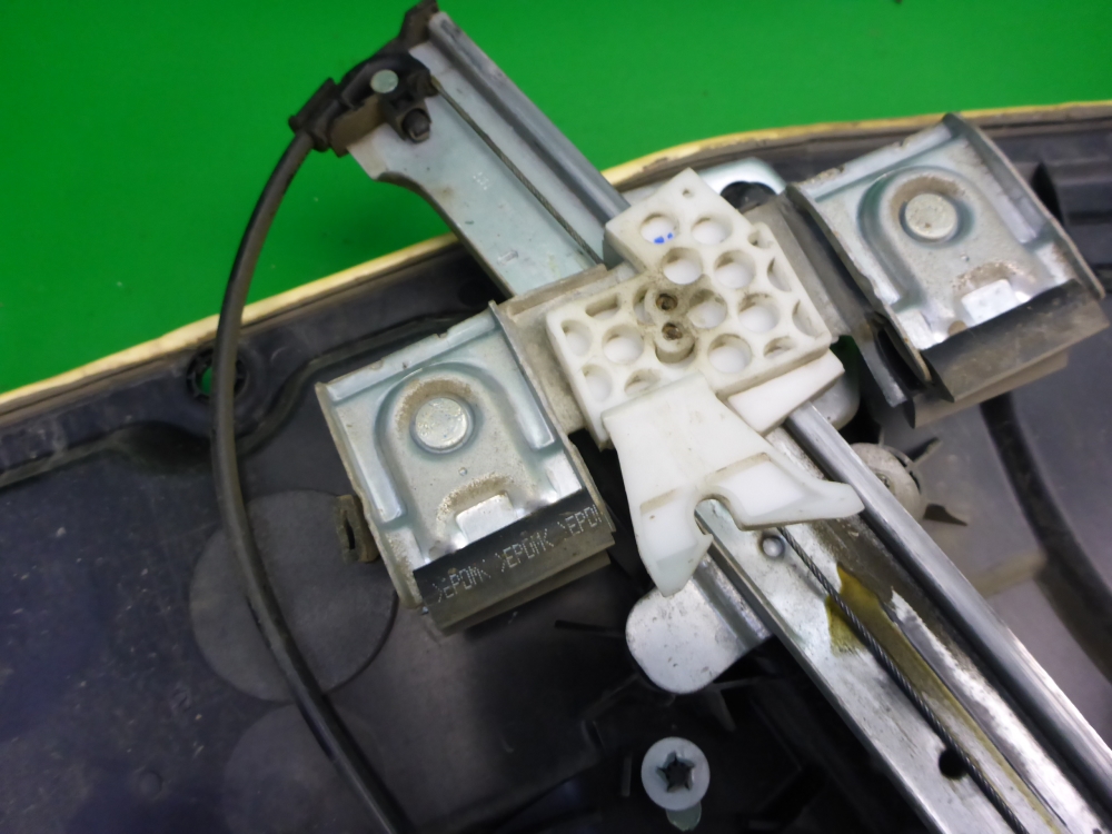 Стеклоподъемник электр. передний правый