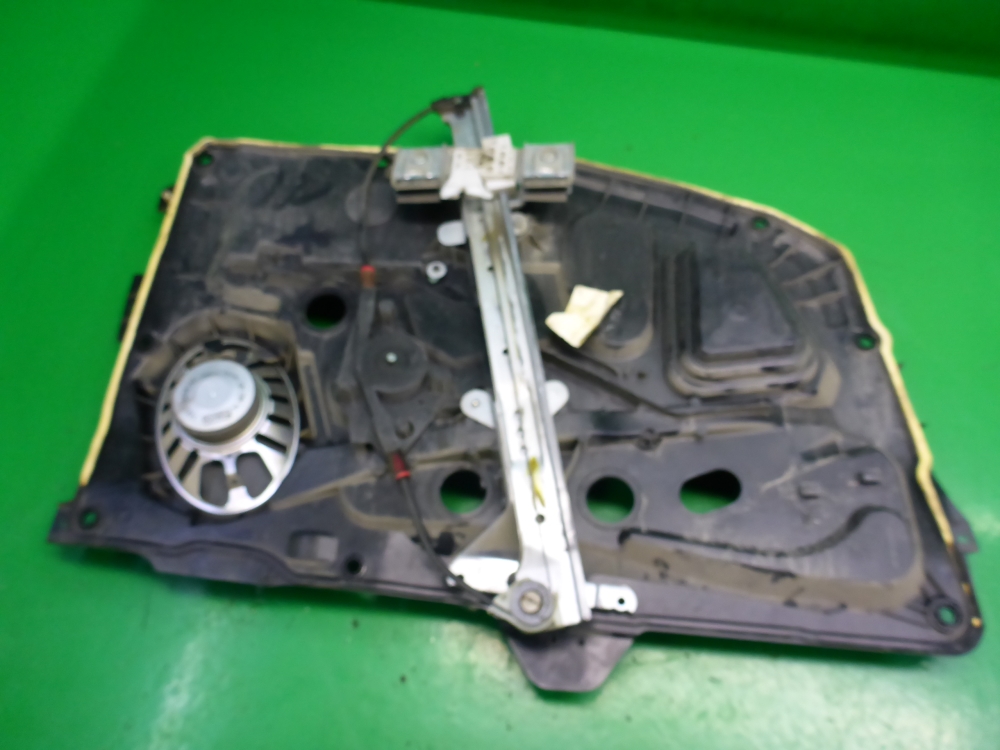 Стеклоподъемник электр. передний правый