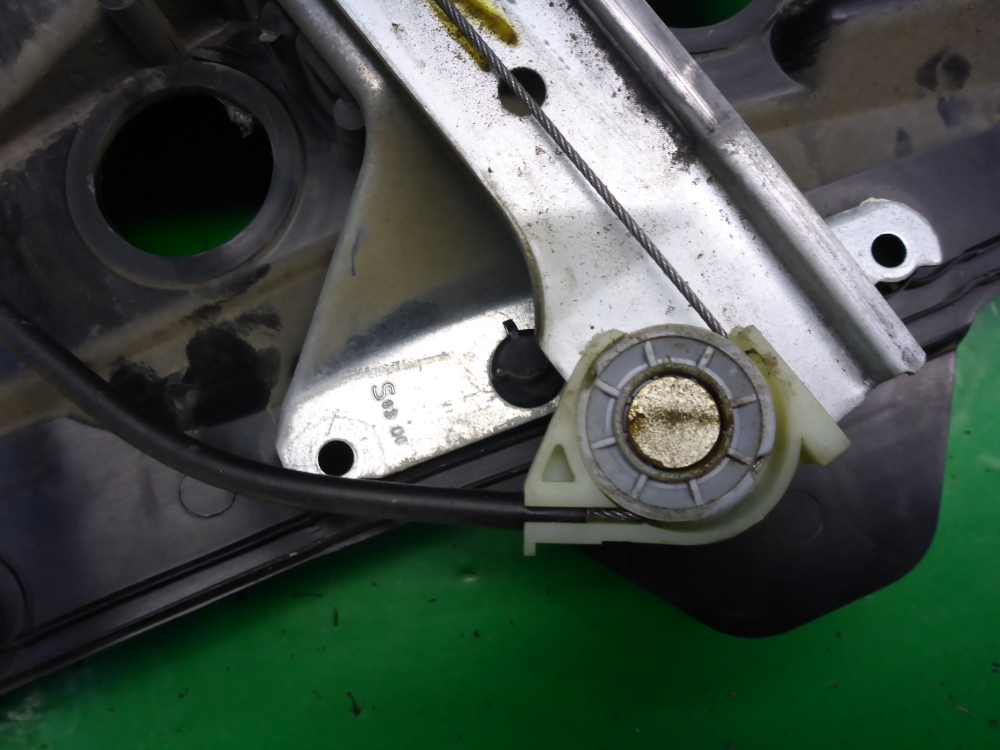 Стеклоподъемник электр. передний правый