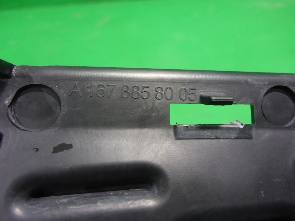 Решетка в бампер центральная