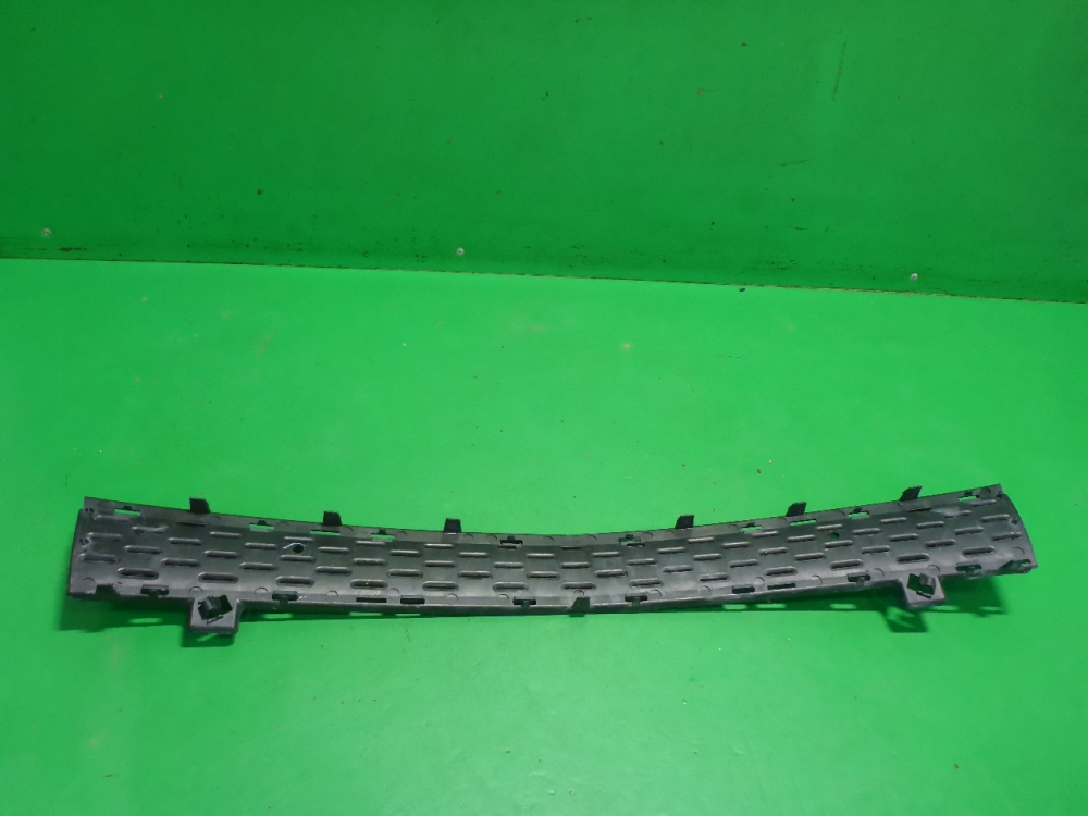Решетка в бампер центральная