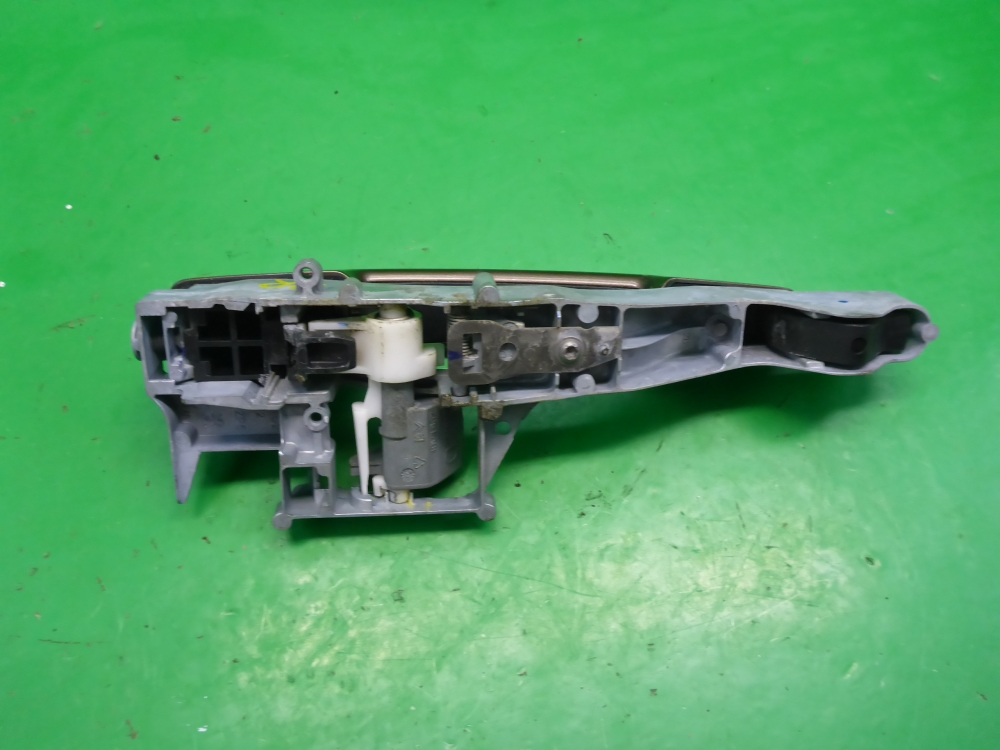 Ручка двери передней наружная правая