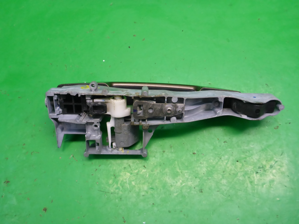 Ручка двери передней наружная правая