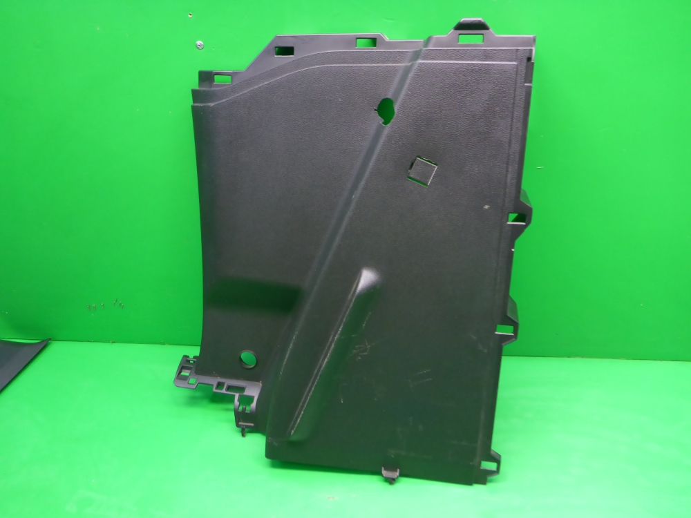 Обшивка багажника