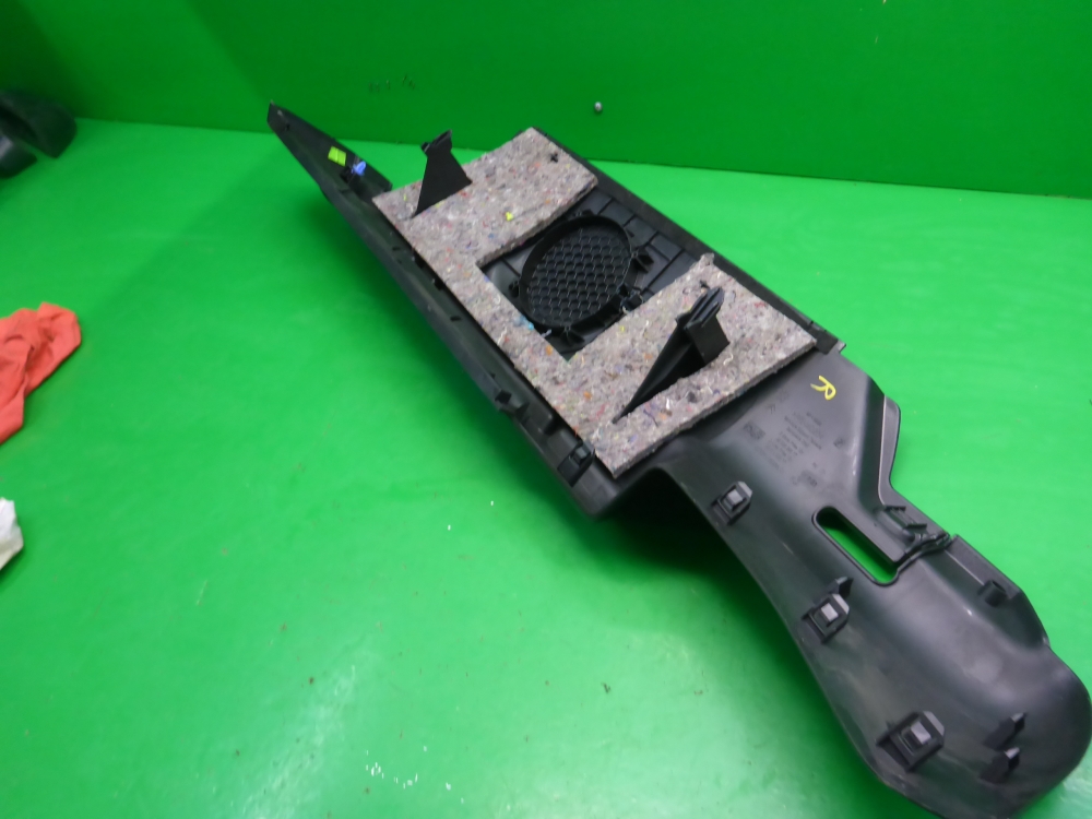 Держатель задней полки