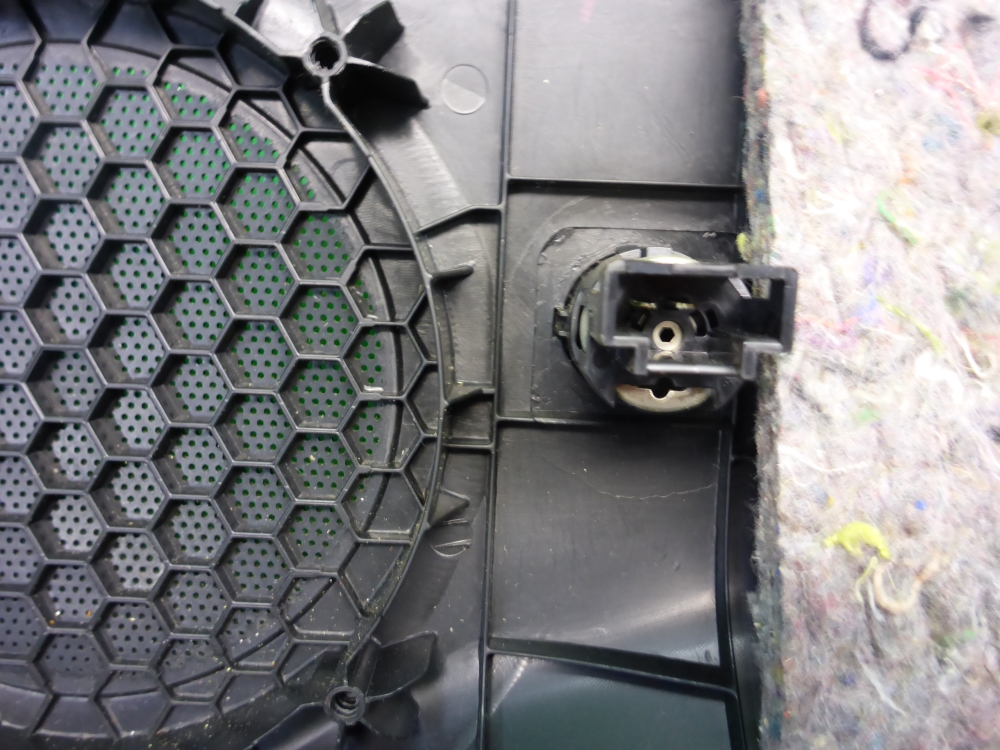 Держатель задней полки