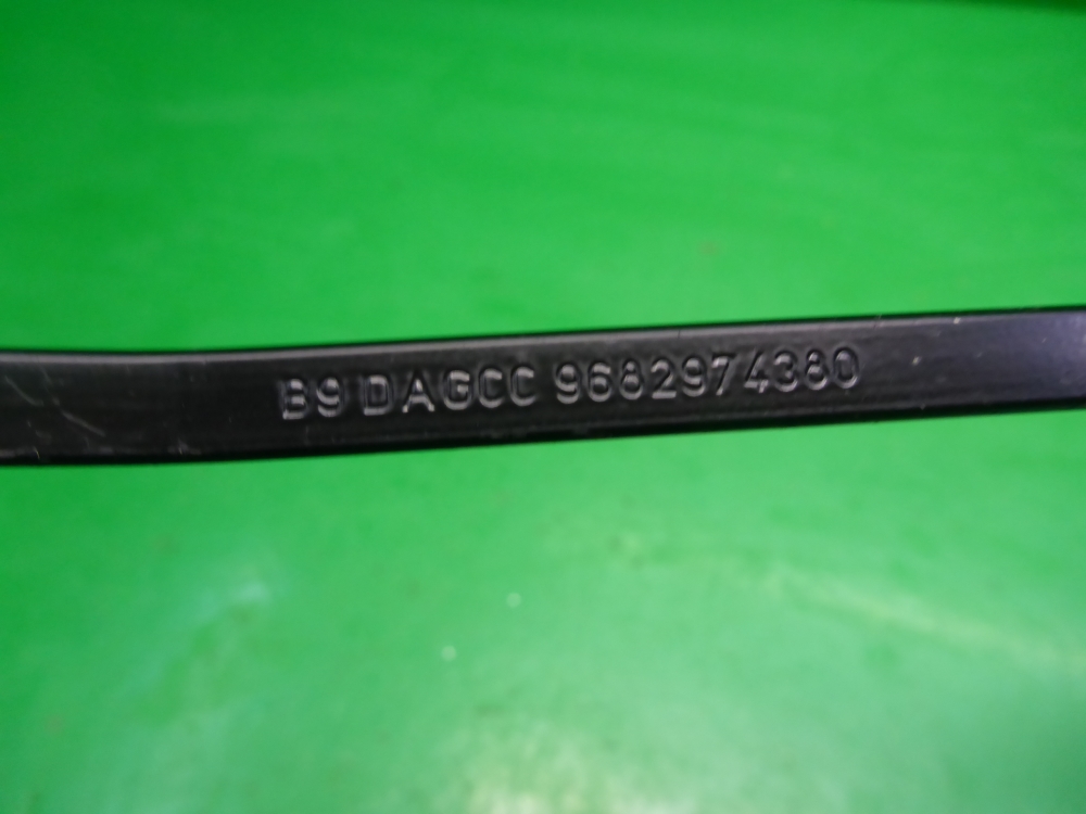 Поводок стеклоочистителя передний левый